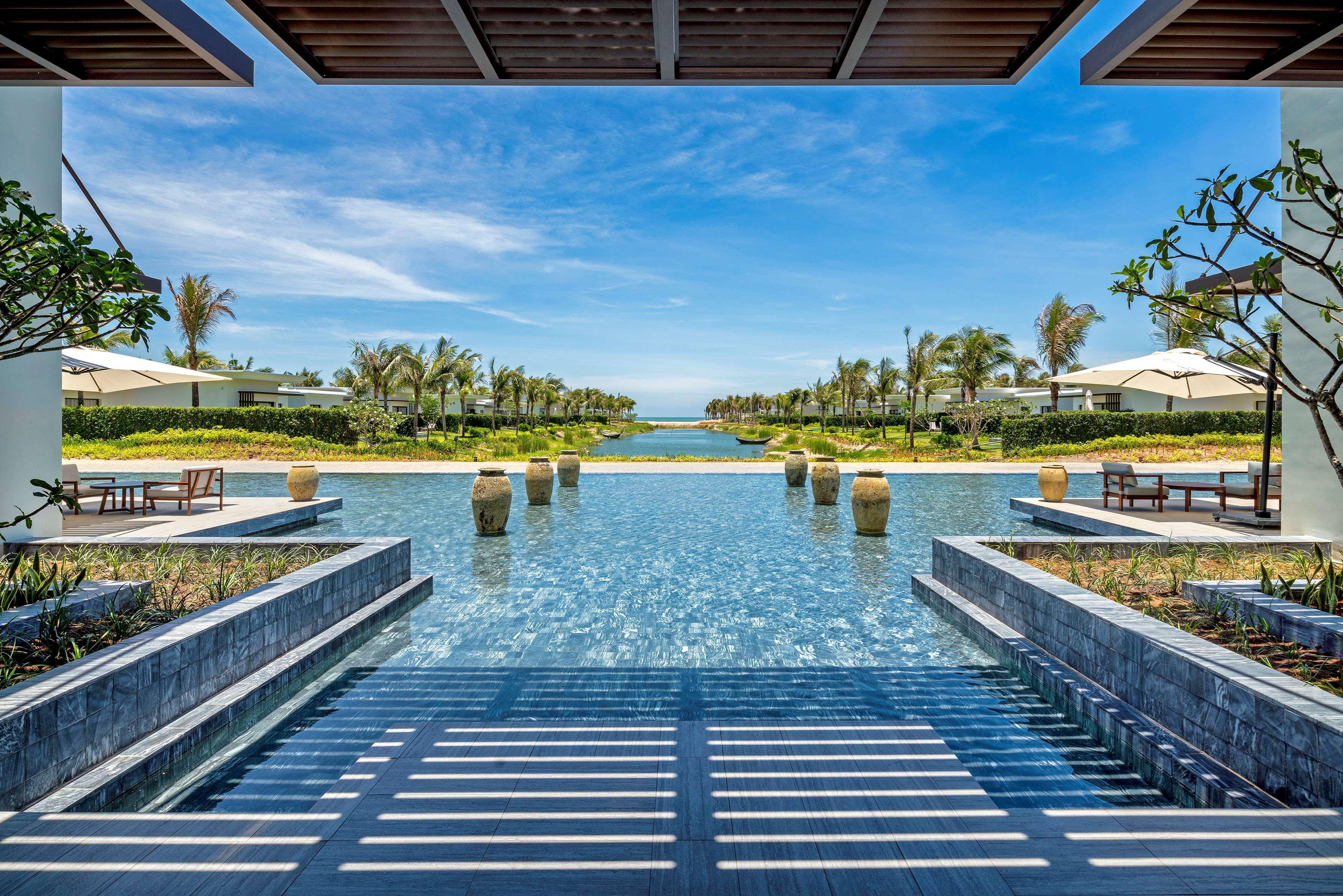 Melia Ho Tram Beach Resort מראה חיצוני תמונה The pool at the Sheraton Nha Trang Hotel & Spa Resort