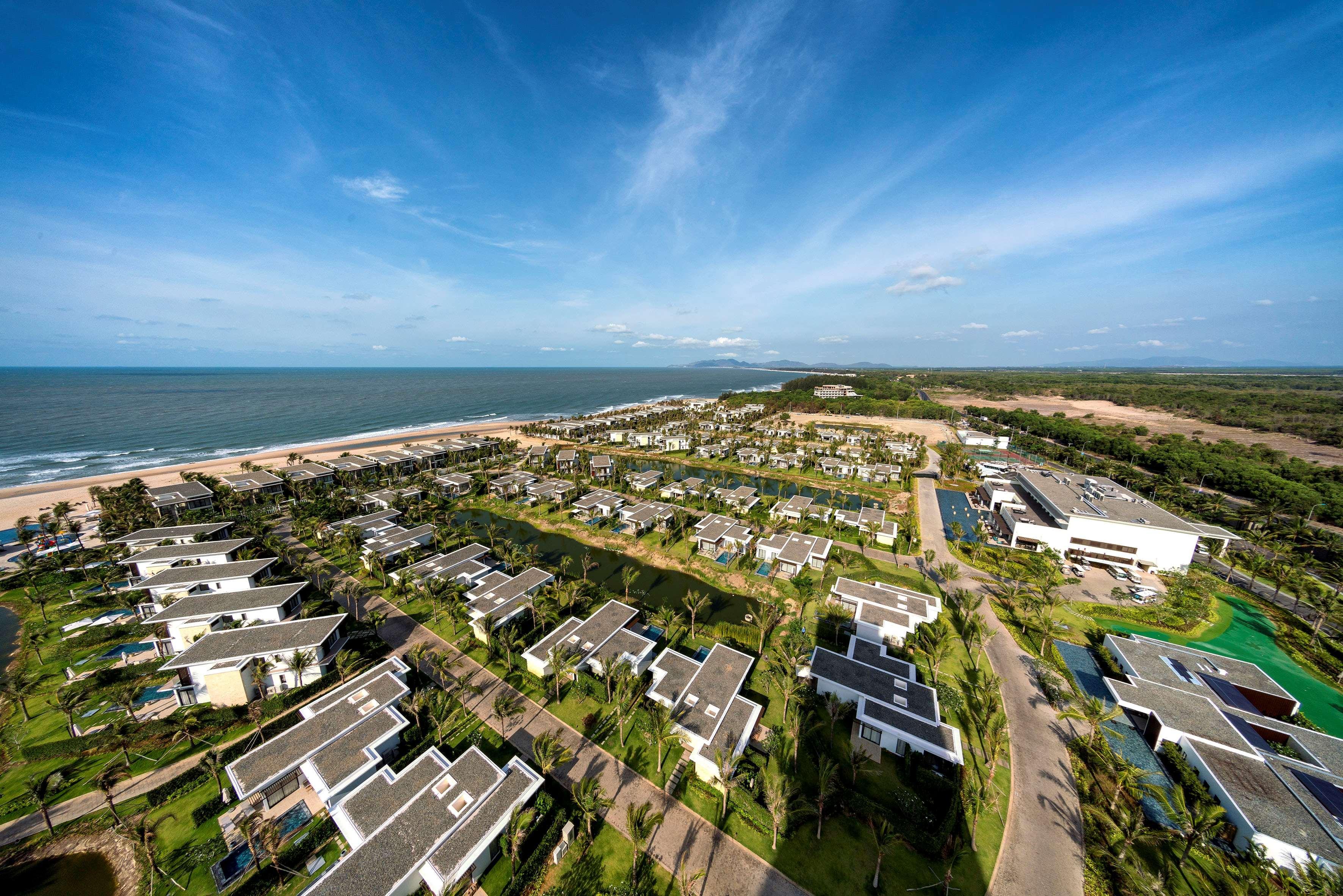 Melia Ho Tram Beach Resort מראה חיצוני תמונה Aerial view of the resort