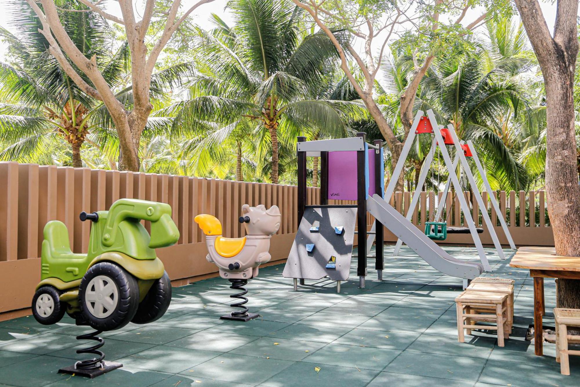 Melia Ho Tram Beach Resort מראה חיצוני תמונה Playground at the hotel